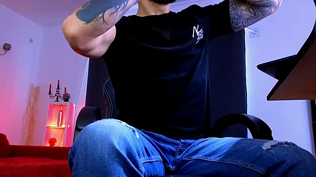 MightyAaron66's Live XXX Chat