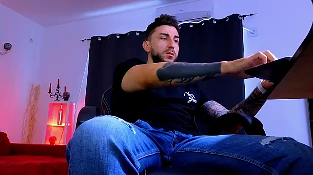 MightyAaron66 Chat XXX live