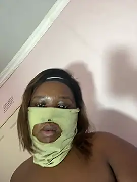 MaskedBootyLicious28 Adlı Modelin Canlı XXX Sohbeti