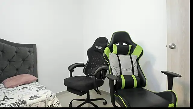 Chat XXX en directo de Estiv18_