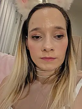 Chloe_StClaire Adlı Modelin Canlı XXX Sohbeti