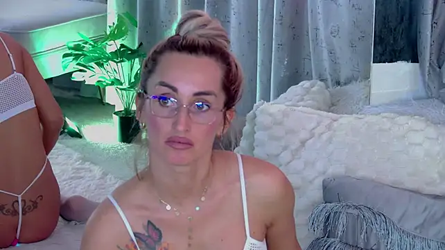 IsabelleEthan Chat XXX in diretta