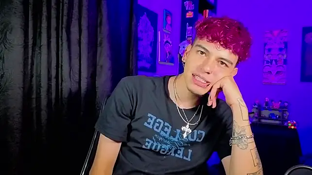 MikeyKuro XXX чат на живо