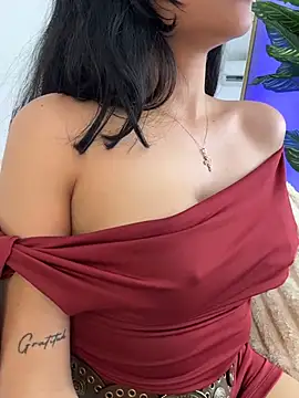 _Emily_Thompson_'s Live XXX Chat