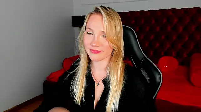 ElaraVoltage live XXX chat