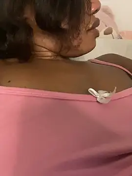 _yisela_'s Live XXX Chat