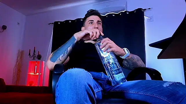 MightyAaron66 Live XXX-chat