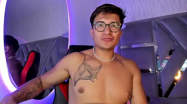 XXX chat uživo modela Hassbyd