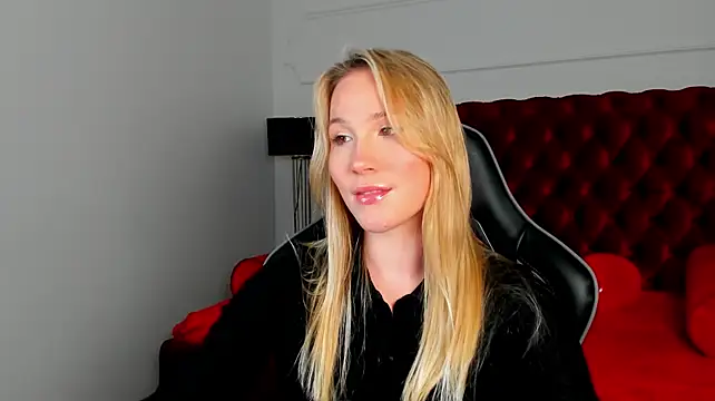 Chat XXX en directo de ElaraVoltage