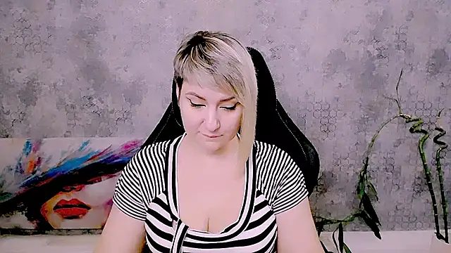 XXX chat uživo modela Djullia