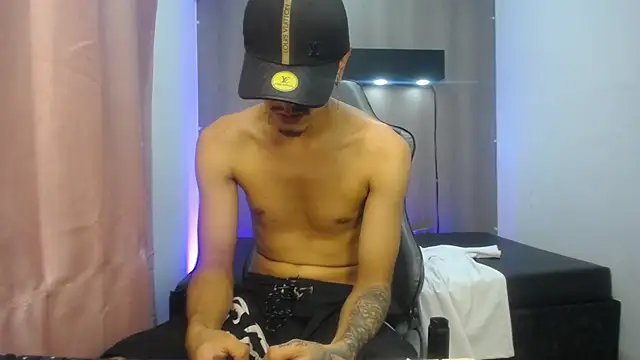XXX chat uživo modela Tayson_Hot