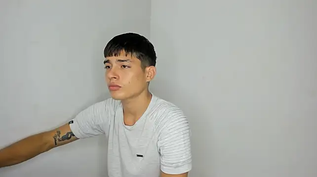 The_beby_guy's Live Chat Room
