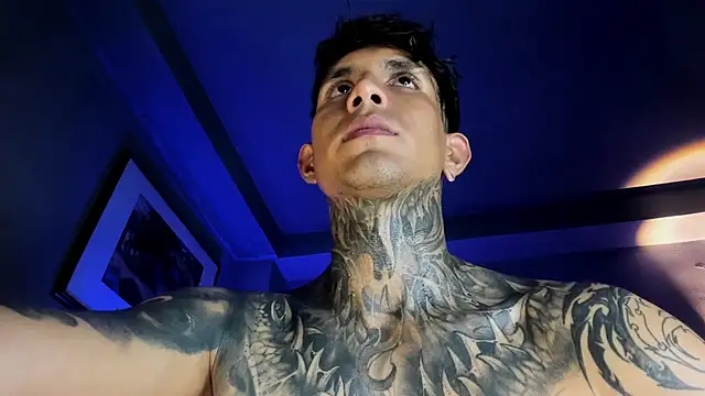 Chatroom XXX en direct de Travisttanner28
