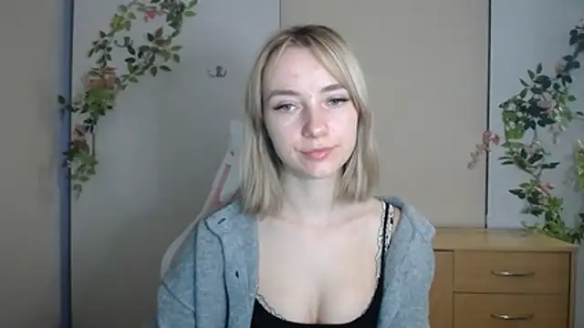 LuciaYoung's Live XXX Chat