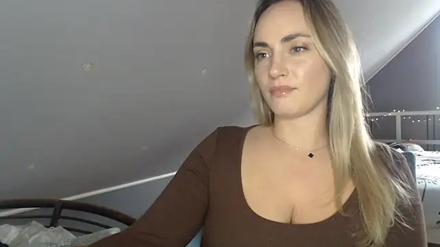 Chat +18 de ScarlettSensitive ao vivo