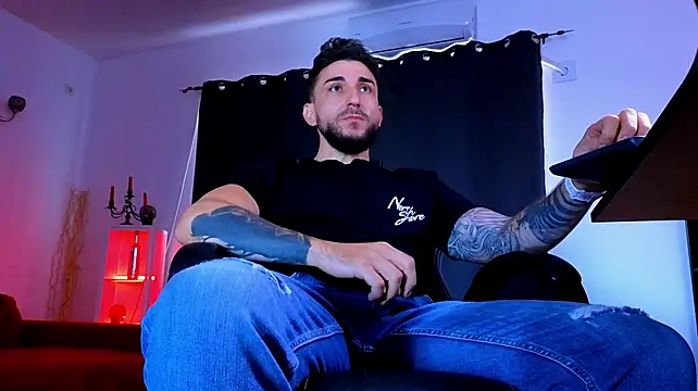 MightyAaron66 XXX чат на живо