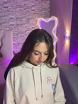 cloe_1tay Adlı Modelin Canlı XXX Sohbeti