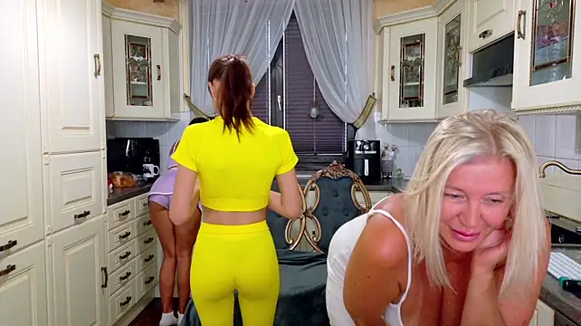 XXX chat uživo modela TUNDEROSE1