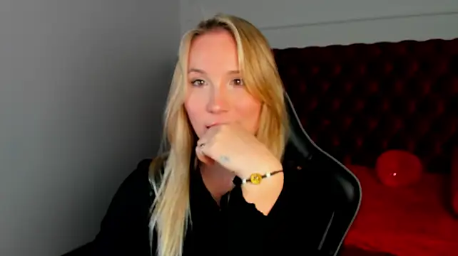 ElaraVoltage – Live XXX-chat