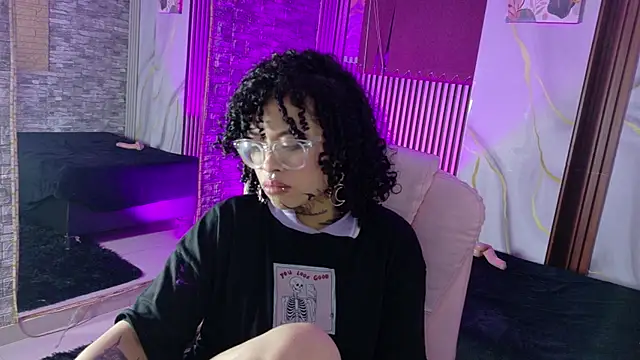 mia_hernnandez Adlı Modelin Canlı XXX Sohbeti