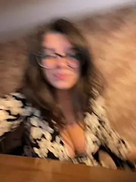 NadiraNoor live XXX chat