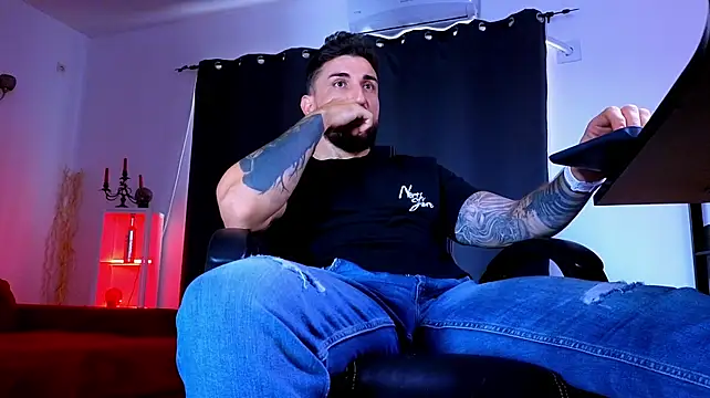 MightyAaron66 Live XXX-chat