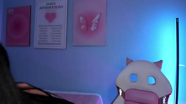XXX chat uživo modela TokyoHaskel