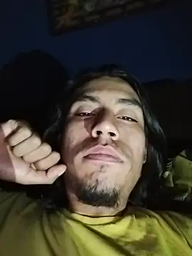 AlexAlejandro13 élő XXX-chatje
