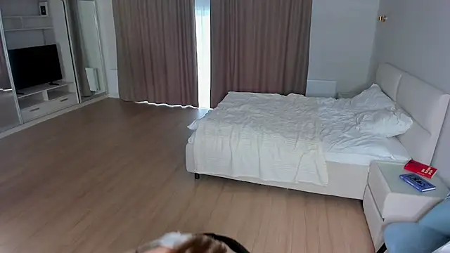 JunieAmert Chat XXX in diretta