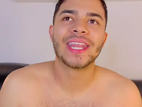 TylerWest_ élő XXX-chatje