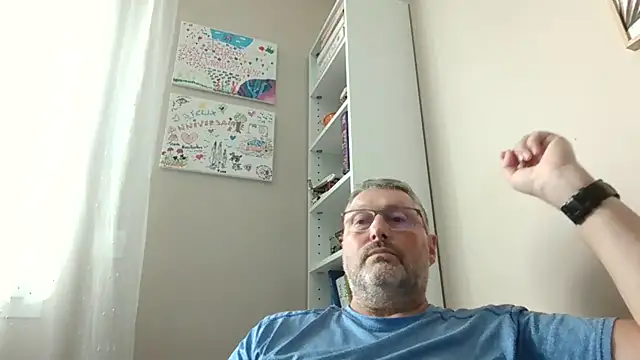 doudou310: διαδικτυακό σόου στην κάμερα