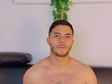צ'אט XXX בשידור חי של TylerWest_