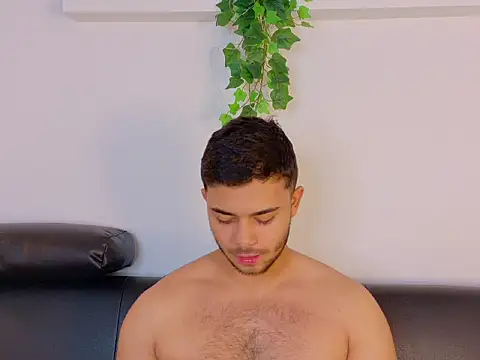 צ'אט XXX בשידור חי של TylerWest_