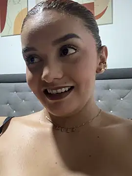 Melanyprada Adlı Modelin Canlı XXX Sohbeti