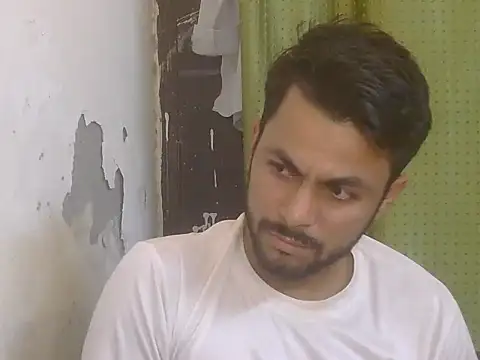 צ'אט XXX בשידור חי של Stubborndesiboy