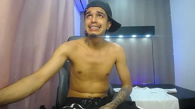 Tayson_Hot élő XXX-chatje