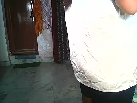 RUKMINI_60 Adlı Modelin Canlı XXX Sohbeti
