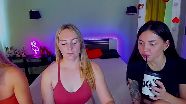 MagicEyess XXX чат на живо