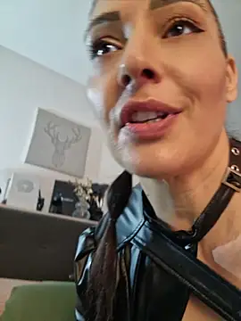XXX chat uživo modela AryaSummersReal