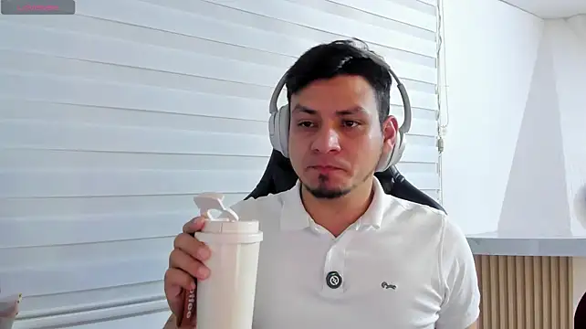 XXX chat uživo modela Rick_Adams