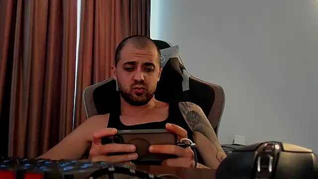 Chatroom XXX en direct de JamesMyerss