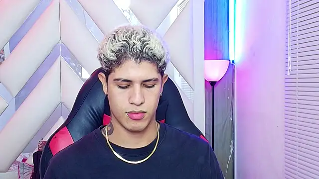 dominic_connor Chat XXX in diretta