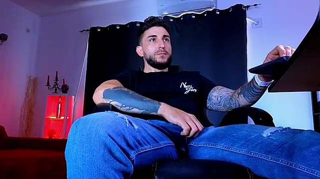 MightyAaron66 Live XXX Chat