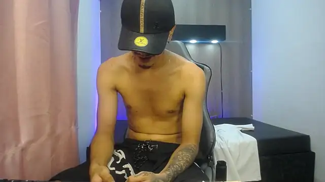צ'אט XXX בשידור חי של Tayson_Hot