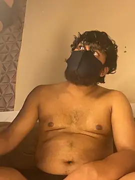 Dark--Chocolate: διαδικτυακό σόου στην κάμερα