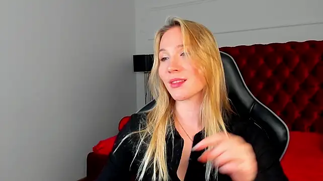 Chat XXX en directo de ElaraVoltage