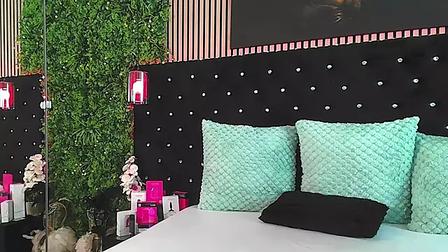 Chat +18 de InannaStar ao vivo