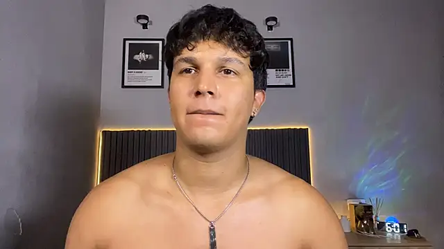 XXX chat uživo modela Leo_Savage_