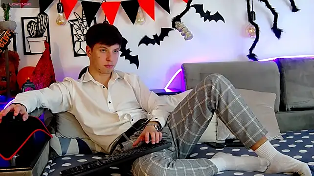 ThomasEdisonn XXX чат на живо