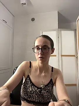 Chatroom XXX en direct de MartiniiSelenna
